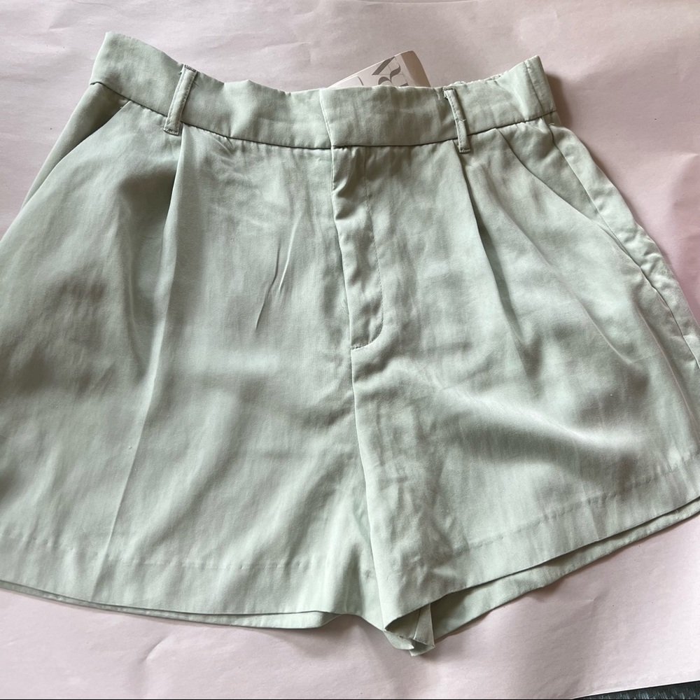 Zara High Waist Green Pleated Shorts - Picture 1 of 3